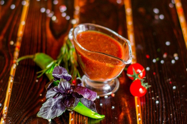 Sacebeli s chilli a bazalkou na zimu