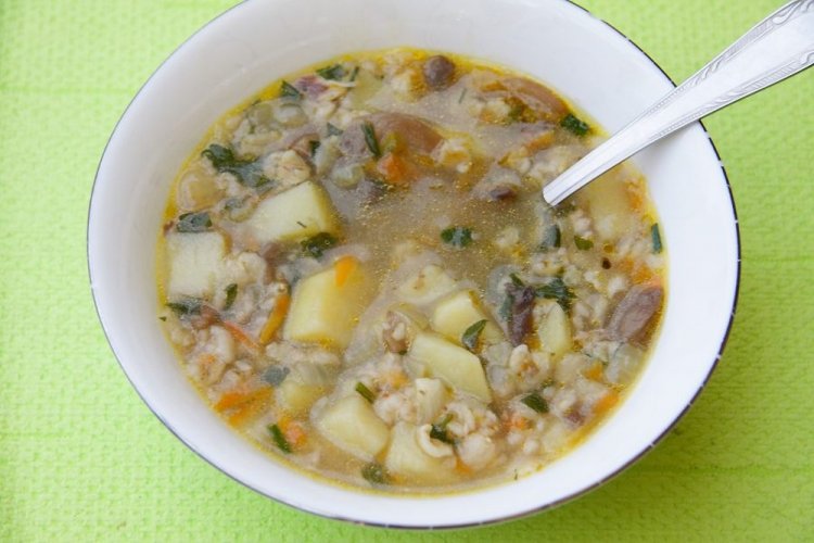 Ovesná polévka s houbami