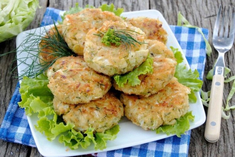 Keto-karbanátky ze zelí a mletého kuřecího masa
