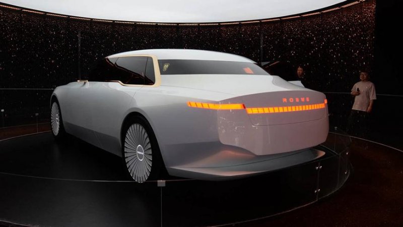 Čínský superluxus od bývalého designéra Rolls-Royce