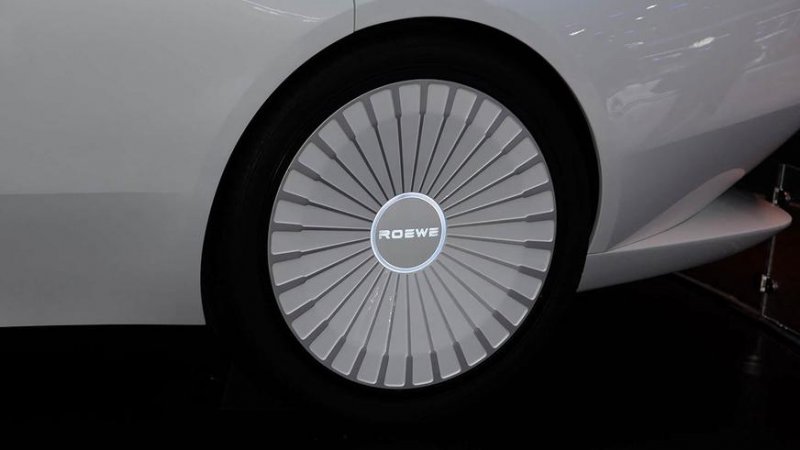 Čínský superluxus od bývalého designéra Rolls-Royce