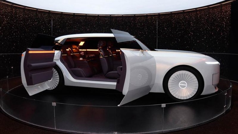 Čínský superluxus od bývalého designéra Rolls-Royce