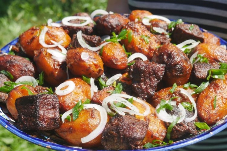 Kazaňský kebab s vepřovým masem