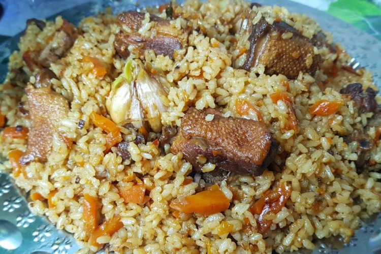 Pilaf s kachnou v afghánském kotlíku