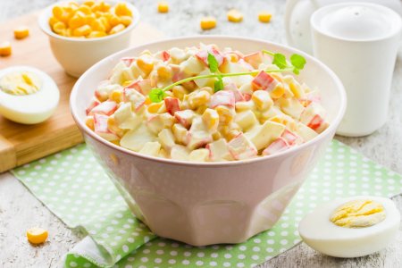 Vegetariánský salát s houbami a fazolemi
