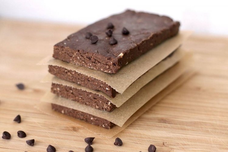 Čokoládové proteinové tyčinky s arašídy