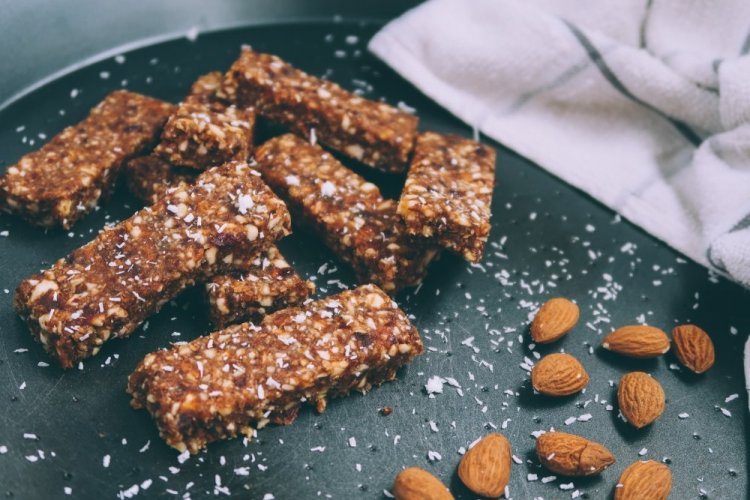 Proteinové tyčinky s mandlemi a kokosovým mlékem